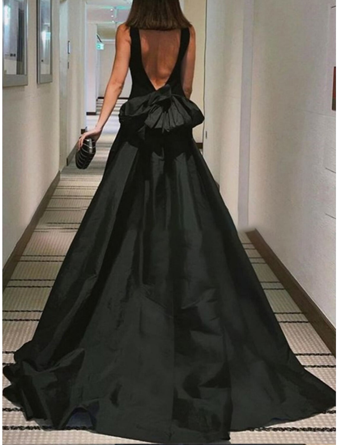 Luolandi A-Line Evening Gown Elegant Dress Formal Court Train Black Dress Sleeveless Jewel Neck Satin with Bow(s)